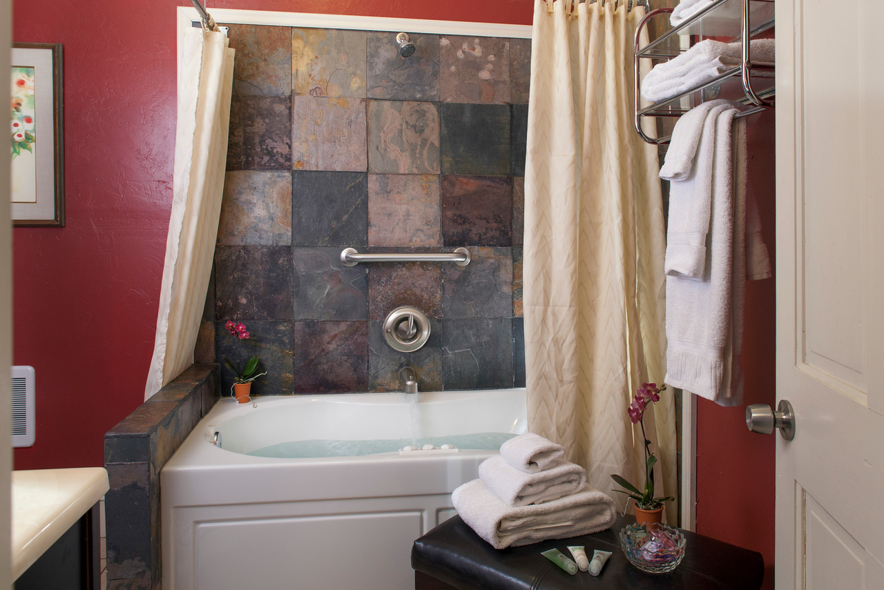 Bronze room bathroom