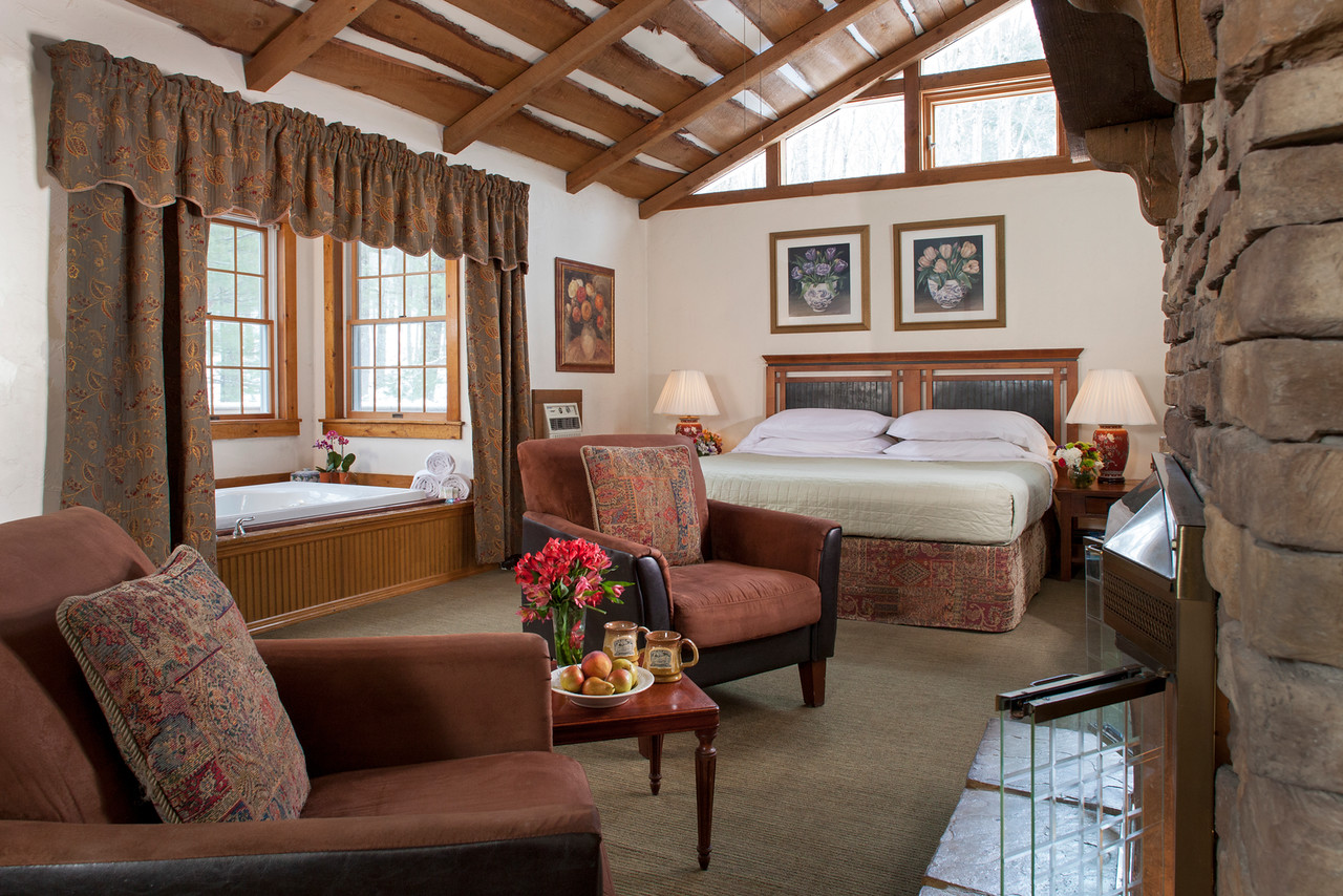 Platinum room sleeping area/oversized whirlpool tub